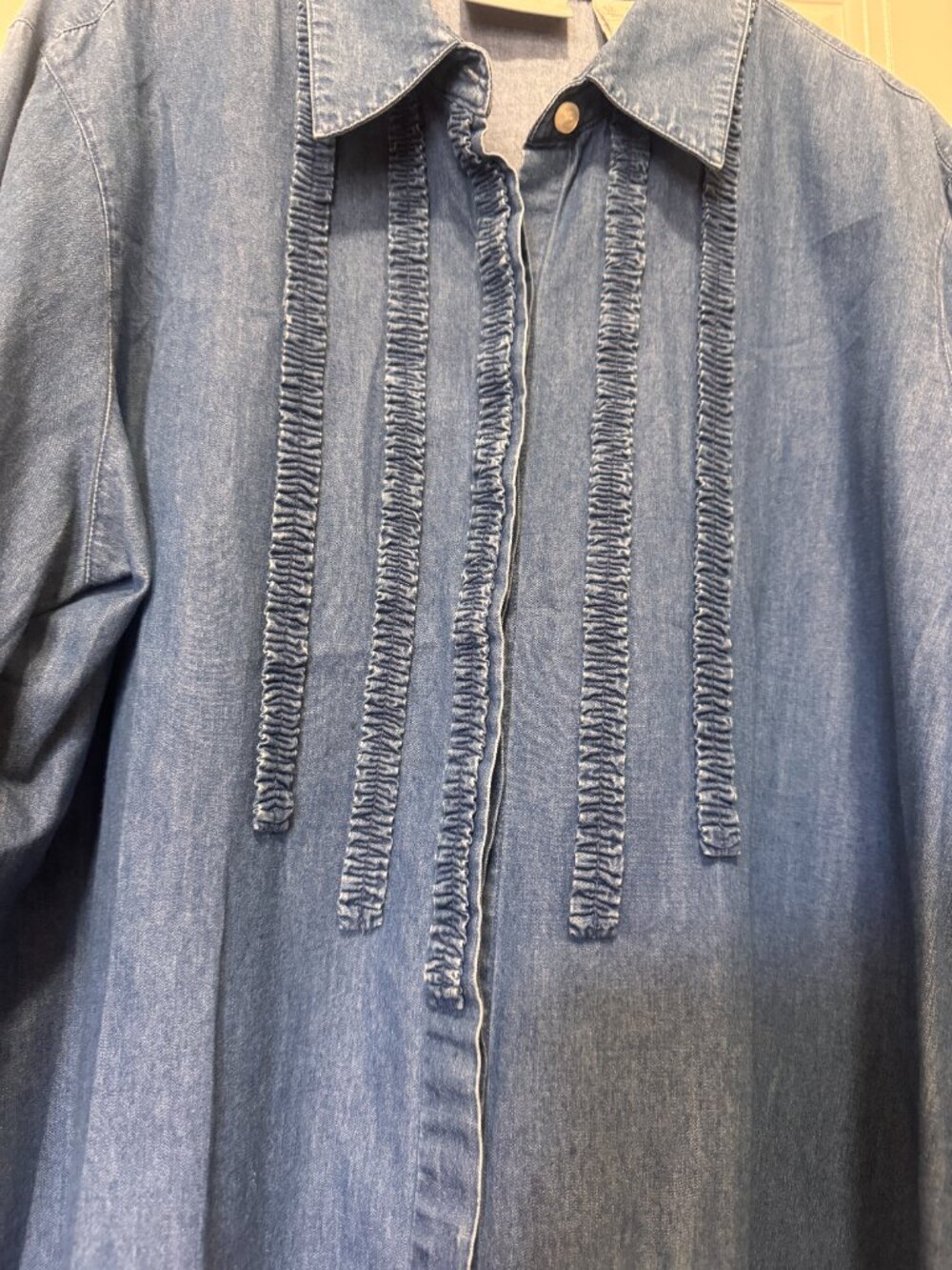 Liz Claiborne LizWear Chambray Hidden Button Ruched Shirt Women's XL Blue - Picture 10 of 10